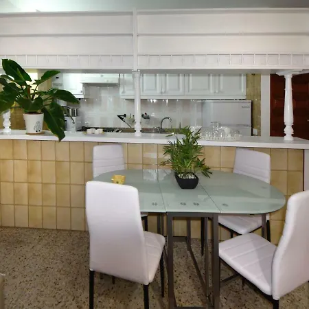 Sea View Apartment, Terrace. Beach At 200 Mtm شقة *